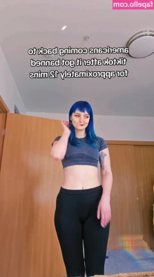 Littlesiha - I’m about to sit on something 👅👅