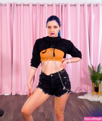 Littlesiha - is somebody gunna match my freakkk 😈