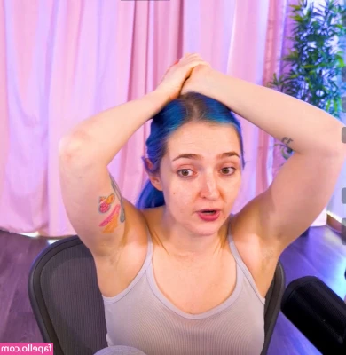 Littlesiha - Who likes my feet? Should I do more feet content?