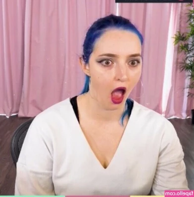 Littlesiha - AD  Ciao porcellini   Sono una pazzerella esibizionista  mi piace