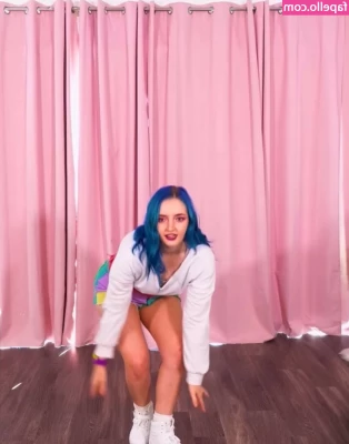 Littlesiha - Sleeping naked