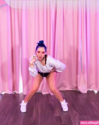 Littlesiha - SPREADIN MY PUSSY LIPS 🐱 giving you a view you aren't ever gonna