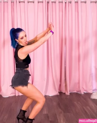 Littlesiha - Should we get the girls something special