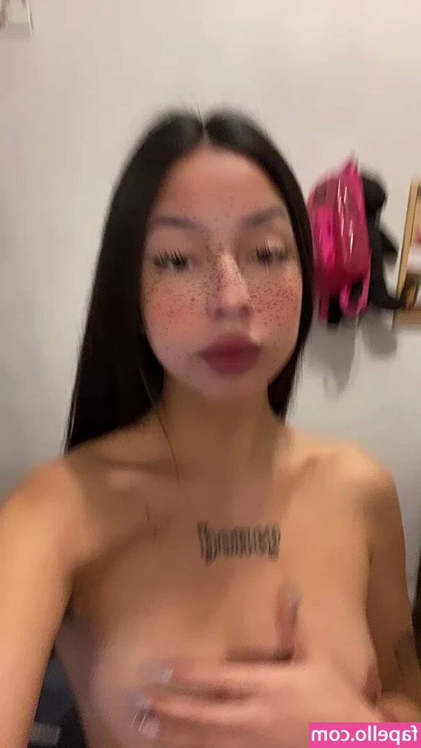 cuncubina - Took a shower after the gym today. I’m such a dirty mom.