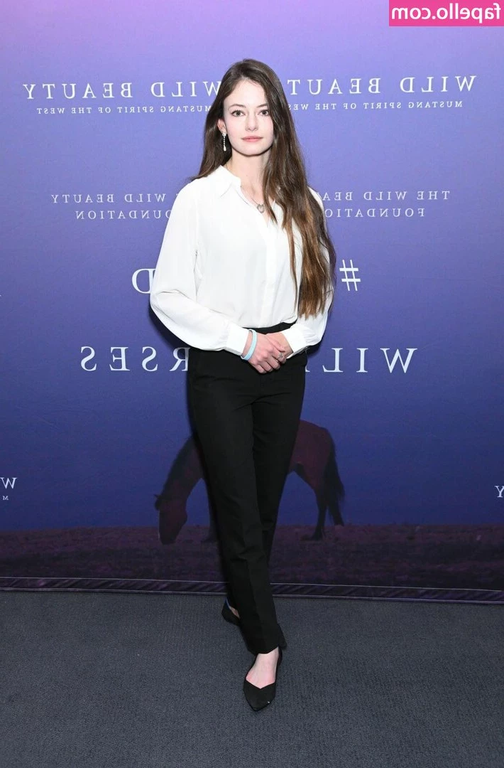 Mackenzie Foy [ mackenzie-foy ] - So hard, I need some help!