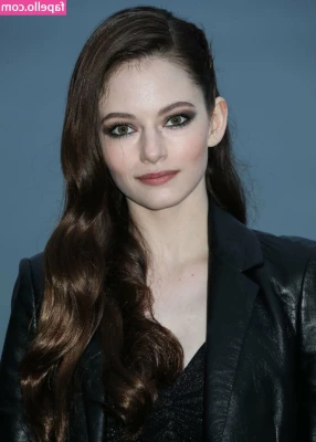 Mackenzie Foy [ mackenzie-foy ] - Fall in Love... EVERY time you see my middle finger, you slip deeper