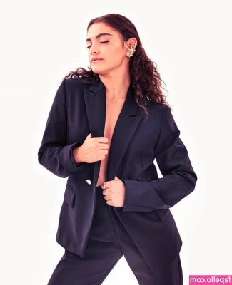  [ aurora-giovinazzo ] - Legs spread for you 🥰
