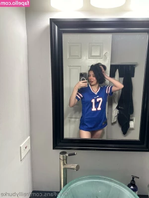 reillyburke - wanna see without the shirt  sub on  yourcockrating   vuoi vedere