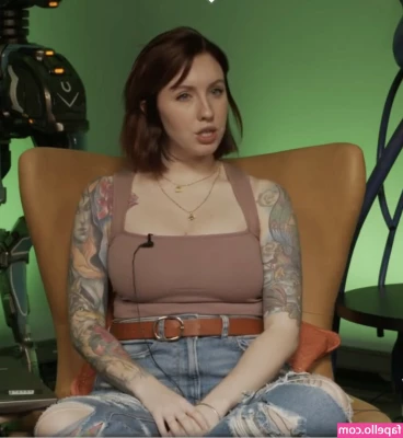 Megan Everett [ megan-everett ] - you wanna see a close up from behind without that jacket on? 😎