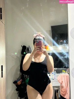 Analí Guajardo [ anali-guajardo ] - I have to finger myself a little bit 🤤