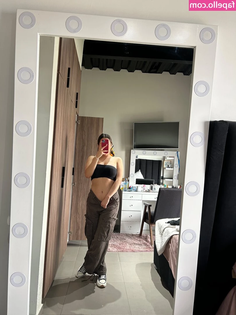 Analí Guajardo [ anali-guajardo ] - This top is not supposed to be see through 🙃 they just stretch it