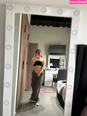 Analí Guajardo [ anali-guajardo ] - This top is not supposed to be see through 🙃 they just stretch it