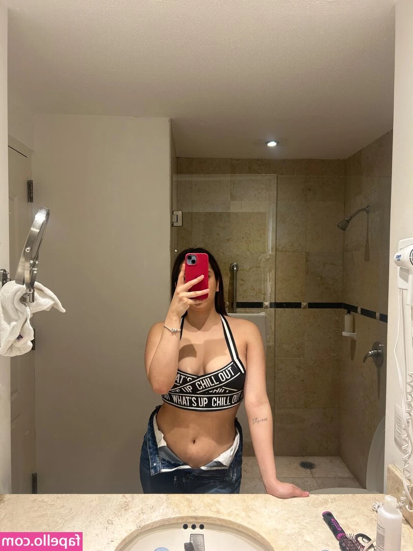Analí Guajardo [ anali-guajardo ] - Sweatpants are the best 😉