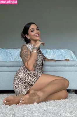 Kayla Jane Danger [ kayla-jane-danger-1 ] - Woke up super horny  Does anyone want to give me a hand