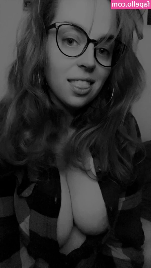 Mrs_slinky [ mrs-slinky ] - 𝖩𝗎𝗌𝗍 𝖺 𝗅𝗂𝗍𝗍𝗅𝖾 𝗉𝖾𝖾𝗄 