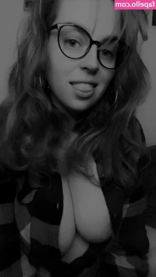 Mrs_slinky [ mrs-slinky ] - 𝖩𝗎𝗌𝗍 𝖺 𝗅𝗂𝗍𝗍𝗅𝖾 𝗉𝖾𝖾𝗄 