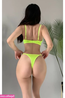 Zeynepiksy - It’s foot Fetish Friday! 🦶🏻