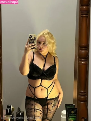 yasminika - Come join me in bed? Pretty please? 😇