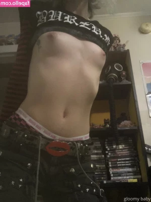 Gloomybaby - a passionate kiss and then guess what happened very soon I ll tell