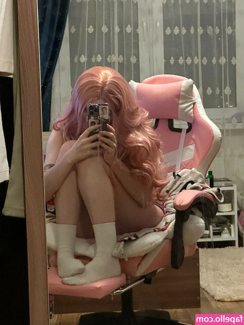 Aechka Cosplay [ aechka-cosplay ] - take off this skirt