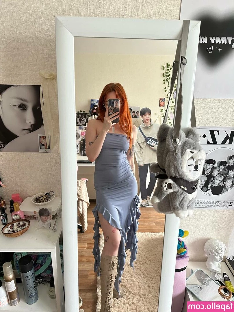 Aechka Cosplay [ aechka-cosplay ] - Baby you're looking thirsty... have some water 💦