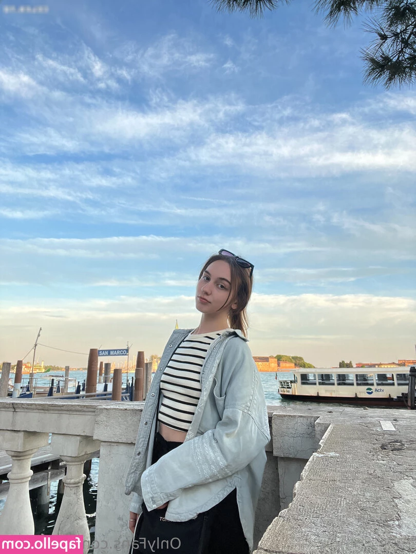 emmauzi - Who wants to see more   Yk what to do