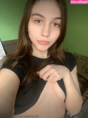 emmauzi - Baby  how you doin    latina  brunette  hotgirl
