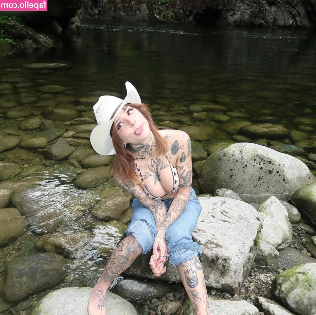 Notsick3 - Keaton Belle [ notsick3-keaton-belle-6 ] - I'm growing out my nails 👀 💅