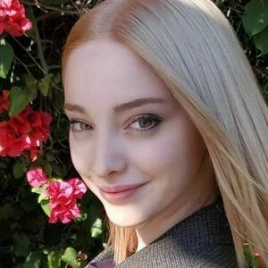 Emma Dumont