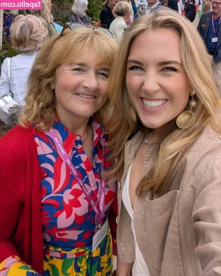 Maddie Moate [ maddie-moate ] - Vacation day one