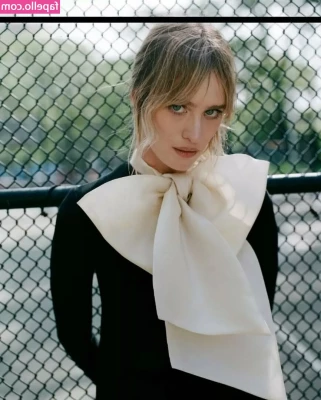Mackenzie Davis [ mackenzie-davis ] - Will resume stream next week