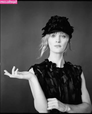 Mackenzie Davis [ mackenzie-davis ] - Insert your asshole here. 😉