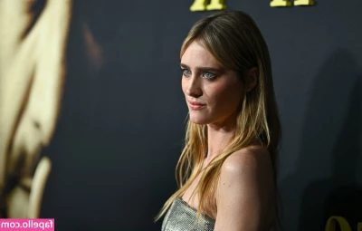 Mackenzie Davis [ mackenzie-davis ] - Do you want to know how wide I can spread my legs?🔥💦💦
