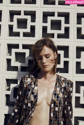 Mackenzie Davis [ mackenzie-davis ] - Do you want to see the uncensor3d photo