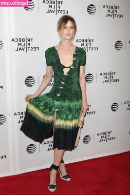 Mackenzie Davis [ mackenzie-davis ] - do u wanna lick it sir :p