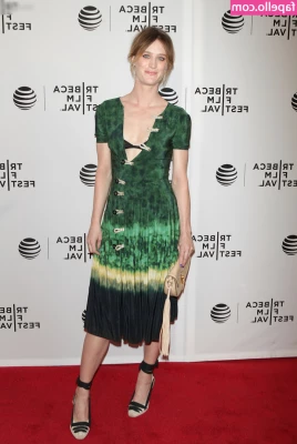 Mackenzie Davis [ mackenzie-davis ] - See me stretch my beautiful topless body in the bathroom mirrors with