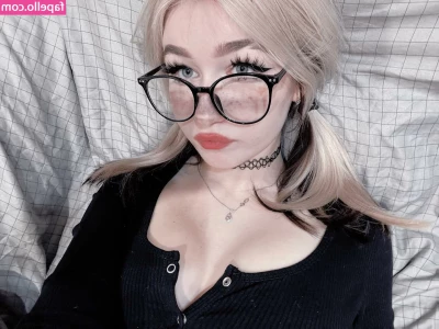 su_ga_r_ik [ su-ga-r-ik ] - good girl gone very VERY bad 😍😍😉