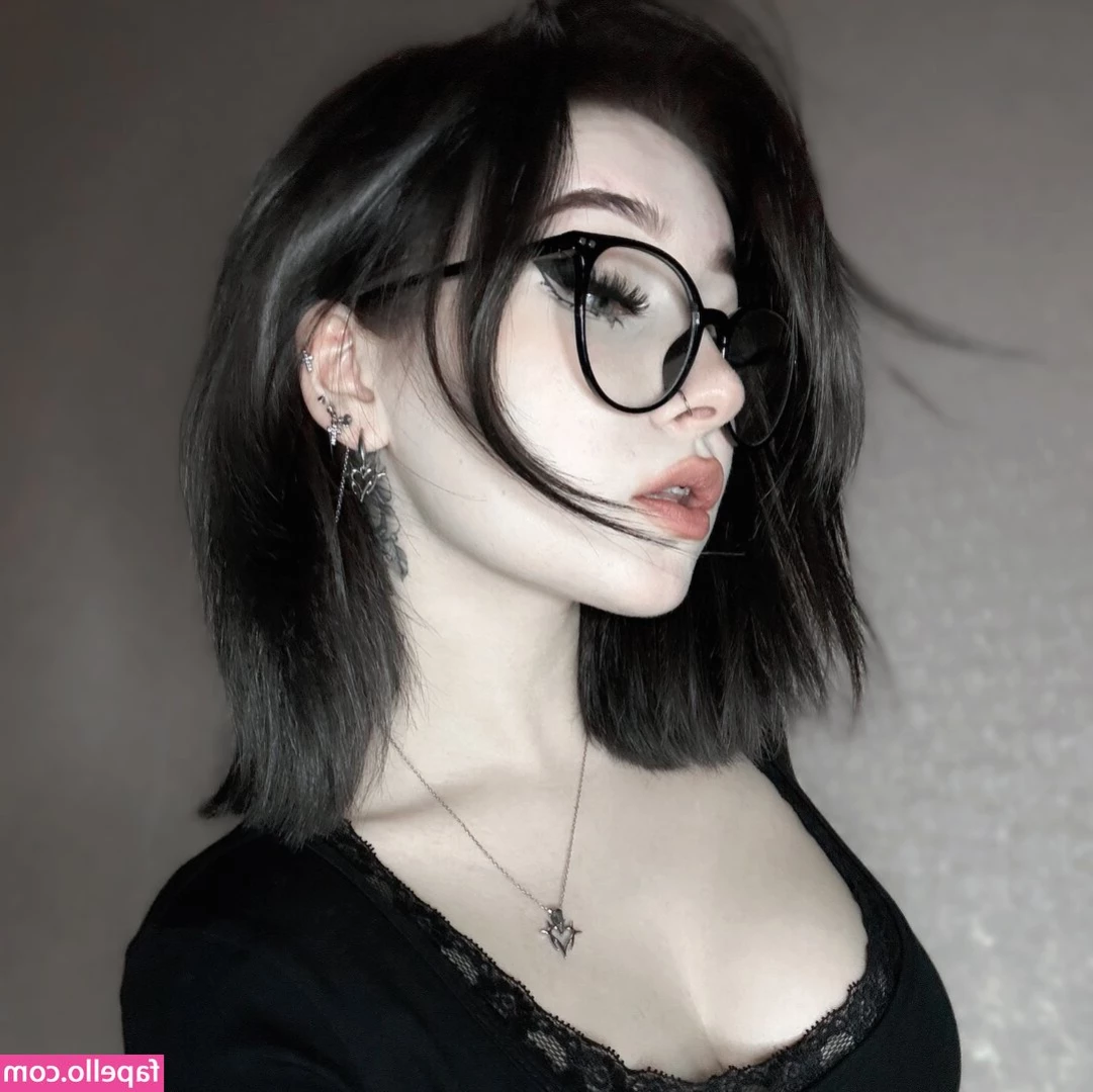 su_ga_r_ik [ su-ga-r-ik ] - What would you do if I walked around the house like this?☺️☺️