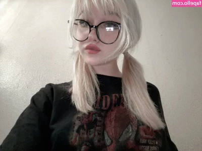 su_ga_r_ik [ su-ga-r-ik ] - Flexing, guzzling a shake, and playing with my dick. Gotta grow into