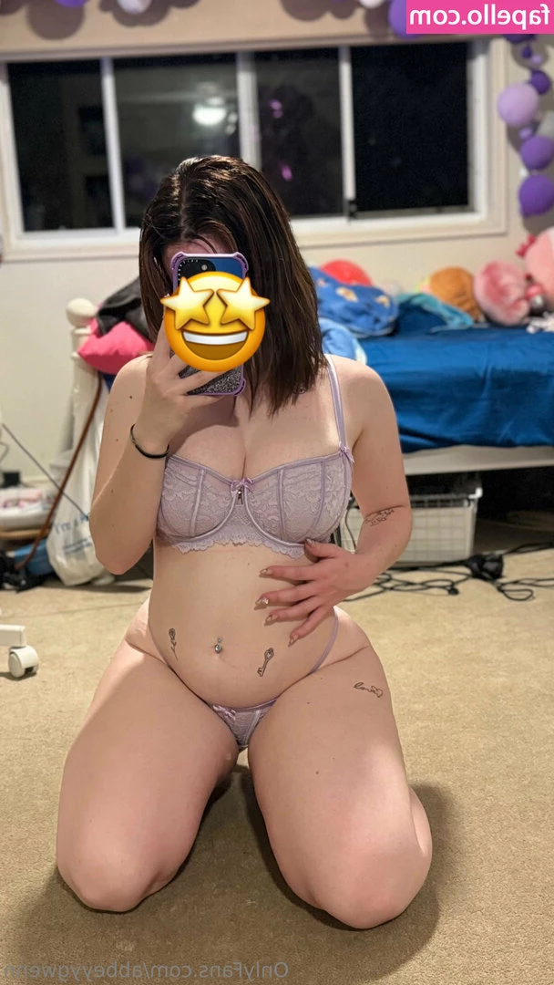 AbbeyyGwenn - I love to play with my ass