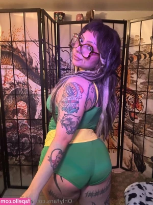 ooninymph - Does the sight of my ass trigger you?