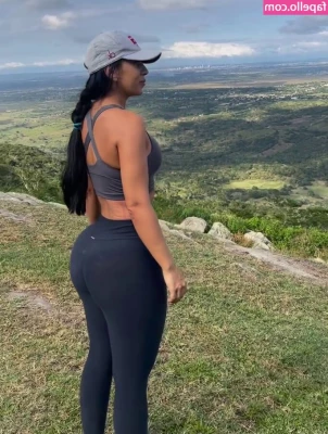 Lismara Moreira [ lismara-moreira ] - Feeling kinda horny right now, you too?🥵