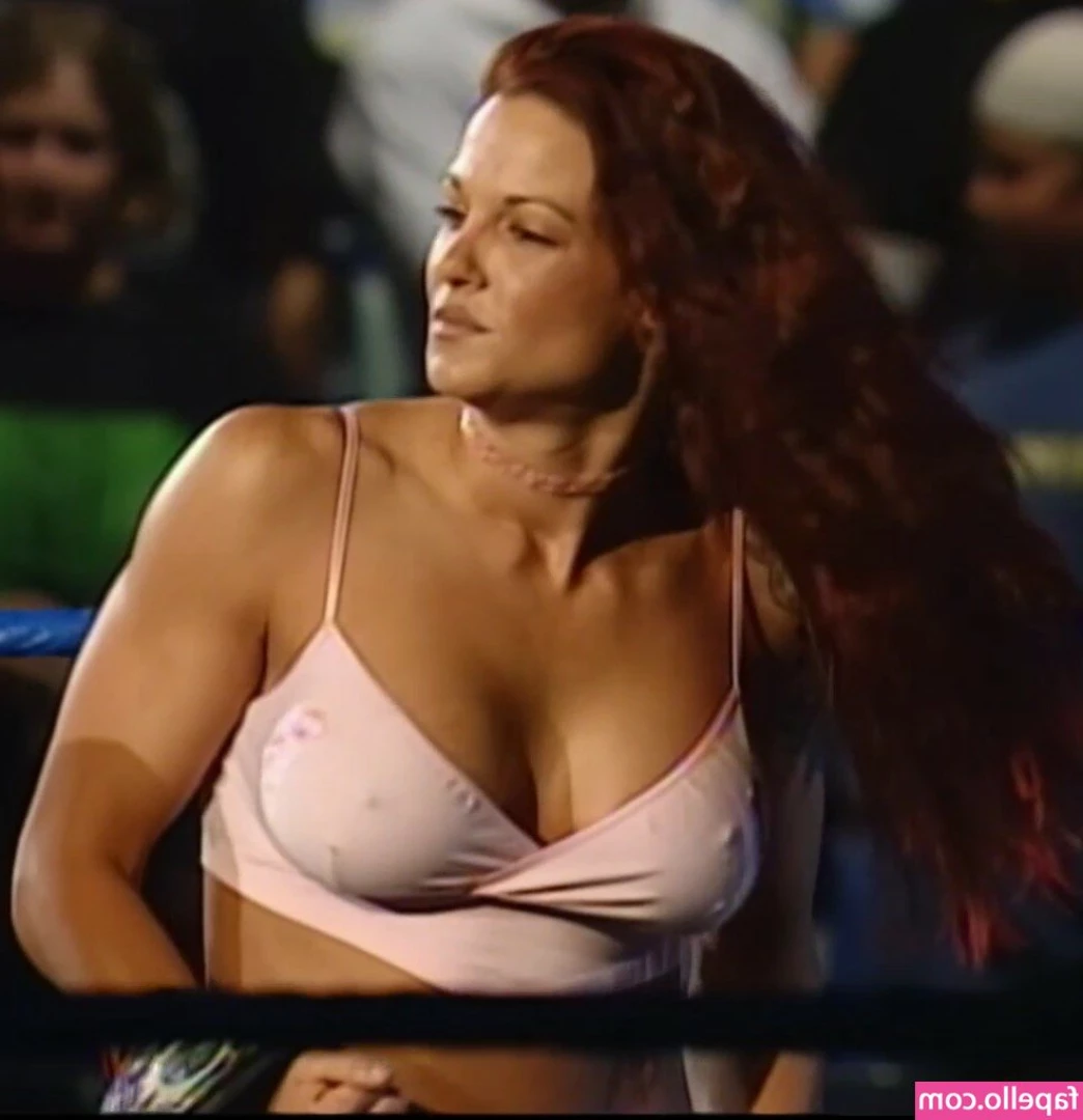 Amy Dumas [ amy-dumas ] - Who cares if the neighbours see