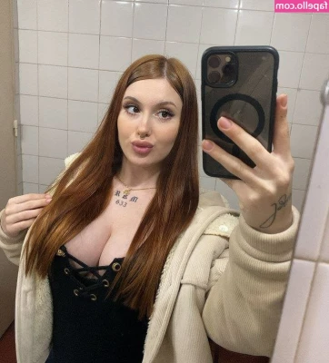 Melina Guida [ melina-guida ] - Love being an exhibitionist    Love taking it all off for you