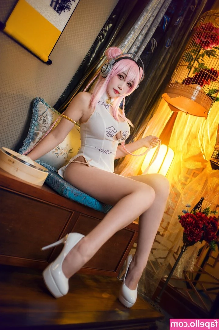 Miss Seven [ miss-seven ] - Do you prefer hairy or shaved