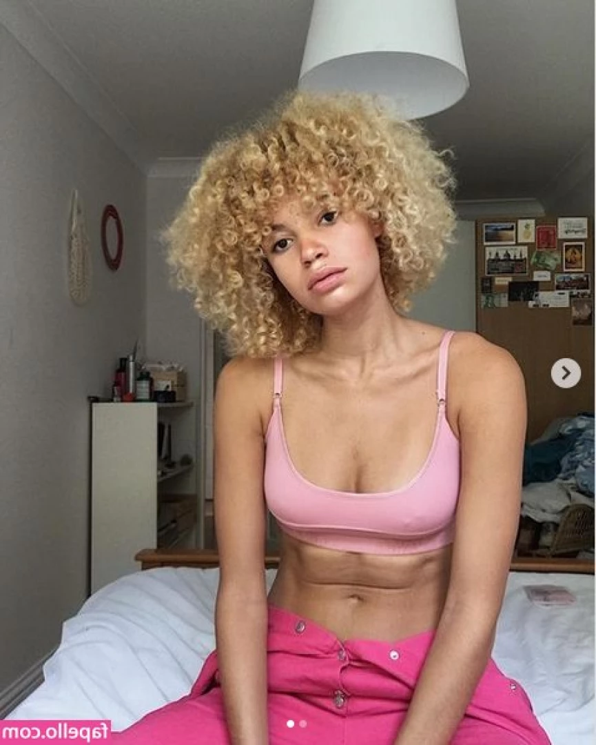 Lara_never_laura [ lara-never-laura ] - Are you ready to spice up your day, stud?👅