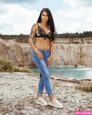 sophia_allin [ sophia-allin ] - You what  You haven t checked your DMs yet