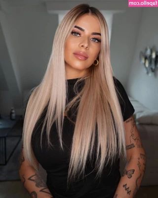 sophia_allin [ sophia-allin ] - Spank me, just a little..?