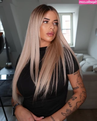 sophia_allin [ sophia-allin ] - It’s just spit, I swear 😈🤤