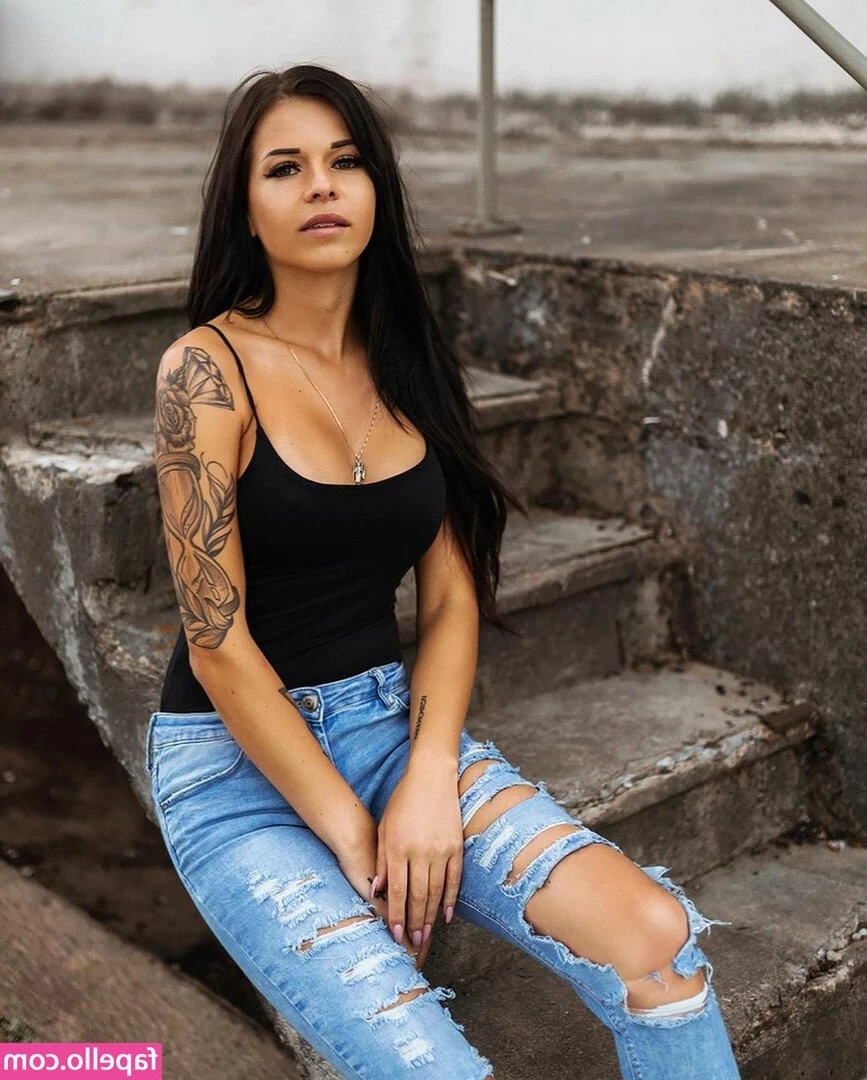 sophia_allin [ sophia-allin ] - He fuck me hard until i cum   fazedordecorno